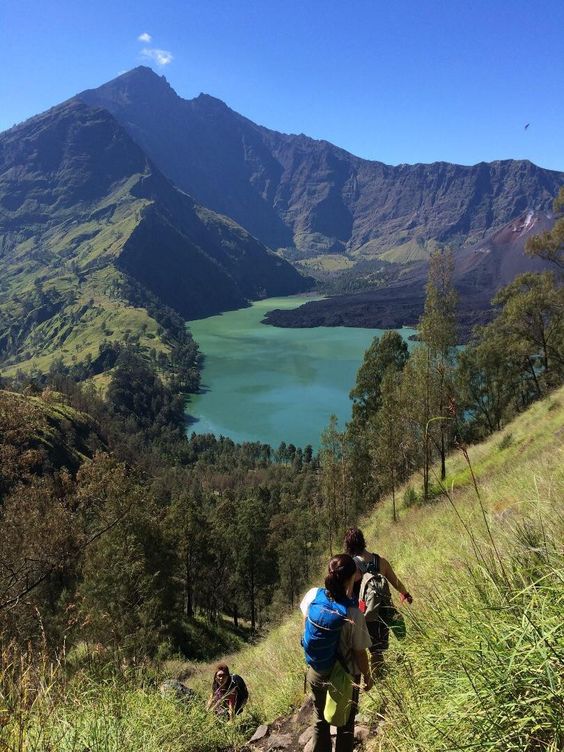 Keindahan Dan Misteri Dibalik Gunung Rinjai