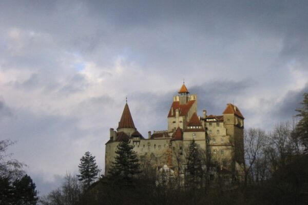 Kisah Kastil Drakula di Rumania yang Mencekam