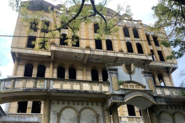 Gedung Megah Jadi Tempat Uji Nyali